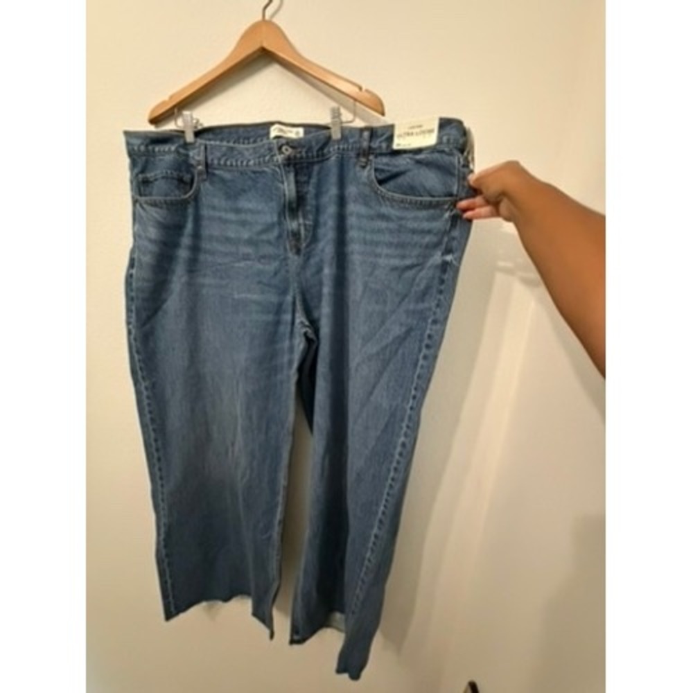 Abercrombie & Fitch Low Rise Ultra Loose Jeans Medium Wash Raw Hem 38 Regular